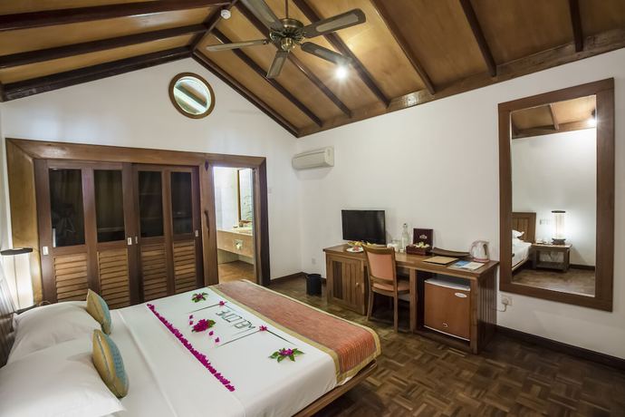 Imagen de la habitación del Hotel NH Collection Maldives Reethi Resort. Foto 11