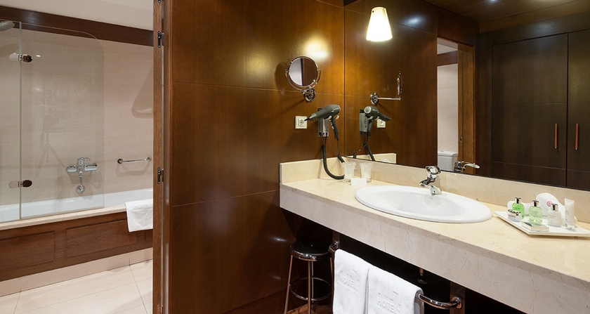 Imagen de la habitación del Hotel NH Collection Palacio de Burgos. Foto 4