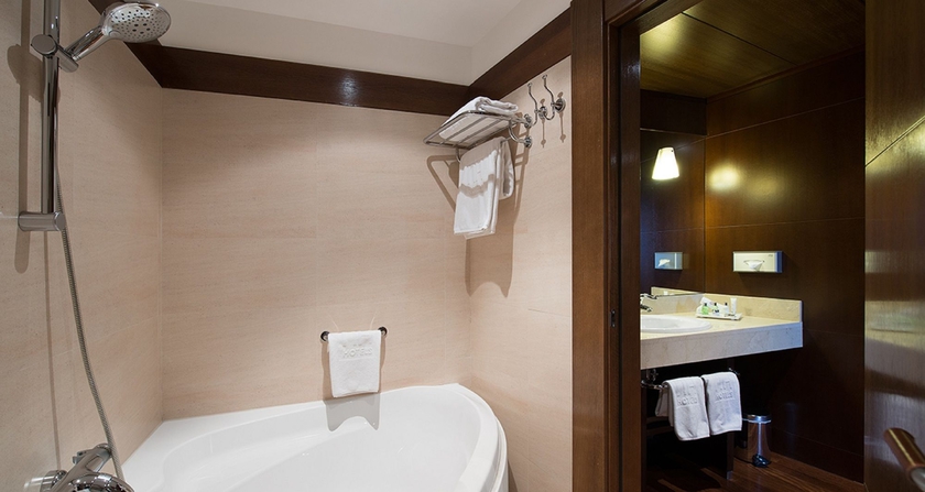 Imagen de la habitación del Hotel NH Collection Palacio de Burgos. Foto 10