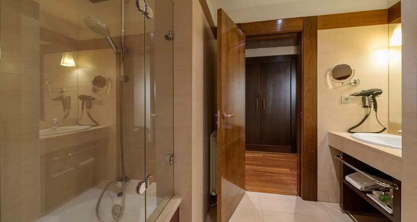 Imagen de la habitación del Hotel NH Collection Palacio de Burgos. Foto 11