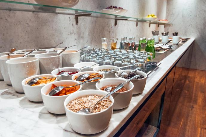 Imagen del bar/restaurante del Hotel NH Collection Prague. Foto 2