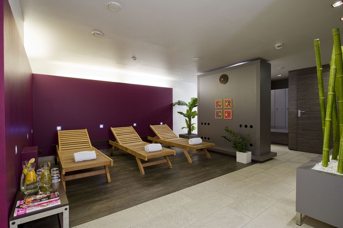 Imagen de la piscina del Hotel NH Collection Salzburg City. Foto 15