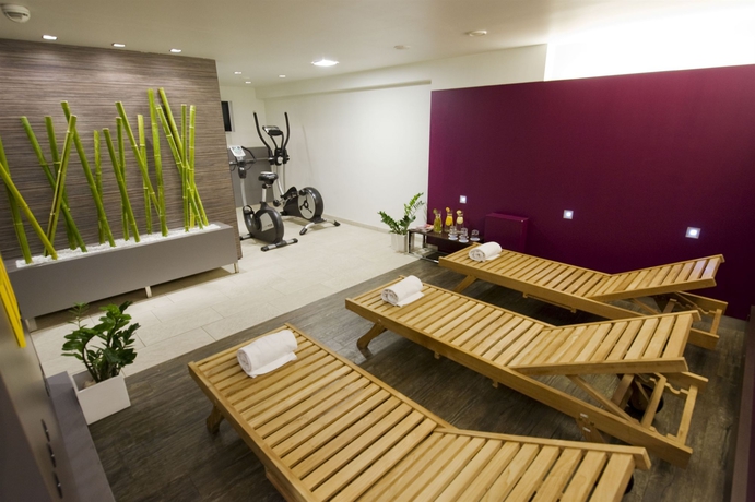 Imagen de la piscina del Hotel NH Collection Salzburg City. Foto 16