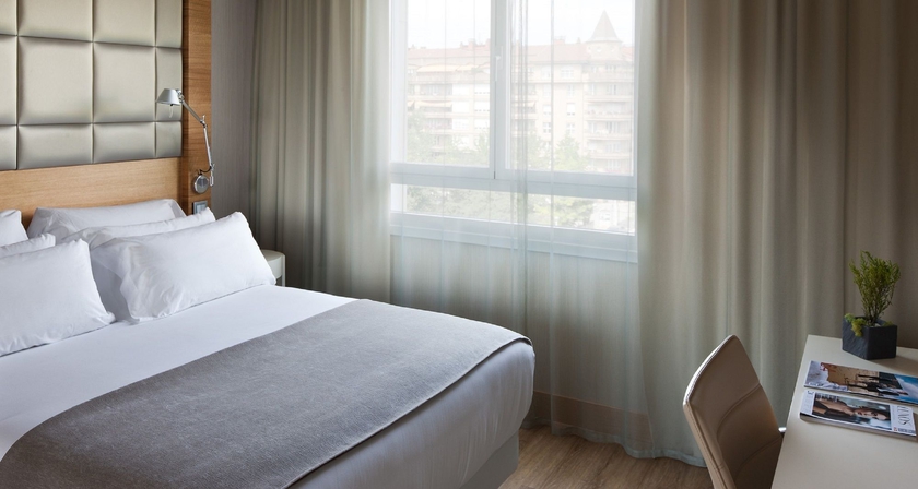 Imagen de la habitación del Hotel NH Collection San Sebastián Aránzazu. Foto 5