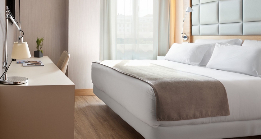 Imagen de la habitación del Hotel NH Collection San Sebastián Aránzazu. Foto 7