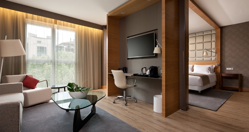 Imagen de la habitación del Hotel NH Collection San Sebastián Aránzazu. Foto 8