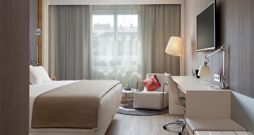 Imagen de la habitación del Hotel NH Collection San Sebastián Aránzazu. Foto 13