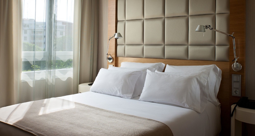 Imagen de la habitación del Hotel NH Collection San Sebastián Aránzazu. Foto 14