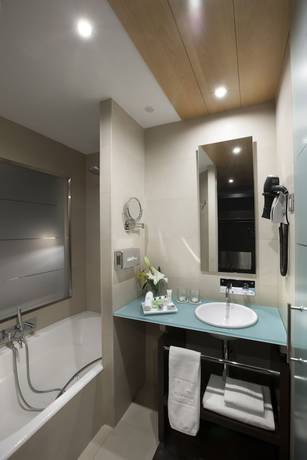 Imagen de la habitación del Hotel NH Collection Sevilla. Foto 7