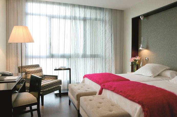Imagen de la habitación del Hotel NH Collection Sevilla. Foto 9