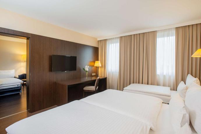 Imagen de la habitación del Hotel NH Danube City. Foto 8