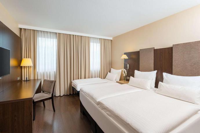 Imagen de la habitación del Hotel NH Danube City. Foto 10