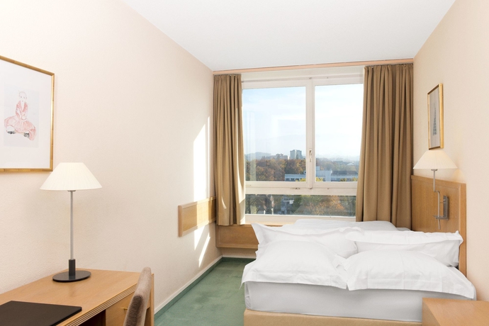 Imagen de la habitación del Hotel NH Fribourg. Foto 6