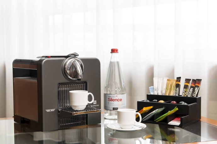 Imagen de la habitación del Hotel NH Fribourg. Foto 8