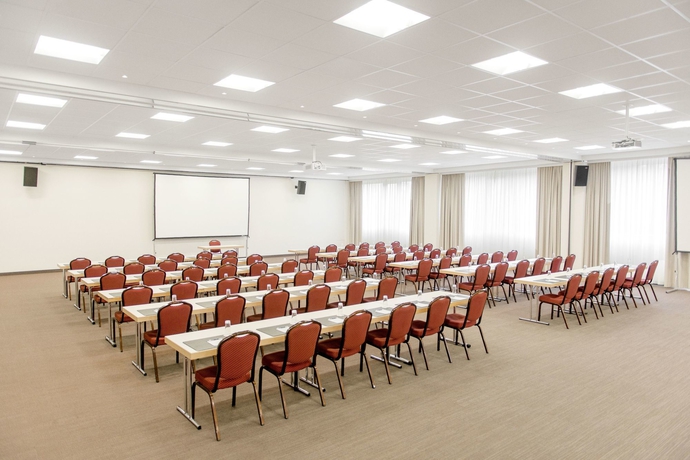 Imagen de los interiores del Hotel NH Fribourg. Foto 13