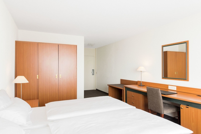 Imagen de la habitación del Hotel NH Fribourg. Foto 9