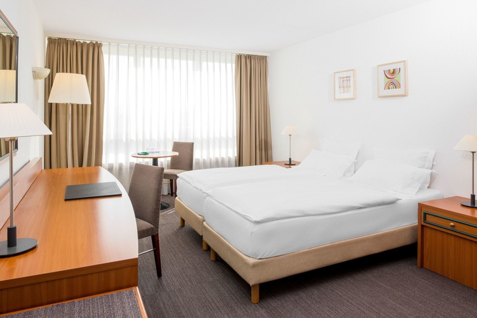 Imagen general del Hotel NH Fribourg. Foto 2