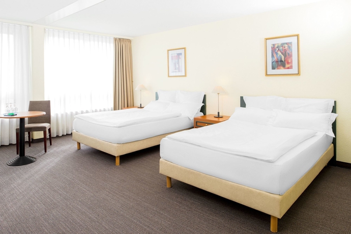 Imagen de la habitación del Hotel NH Fribourg. Foto 11