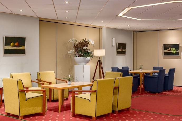 Imagen de los interiores del Hotel NH Geldrop. Foto 9