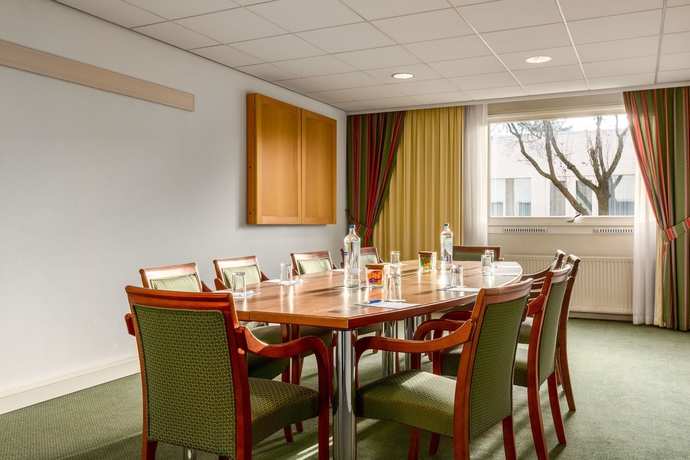 Imagen de los interiores del Hotel NH Geldrop. Foto 10