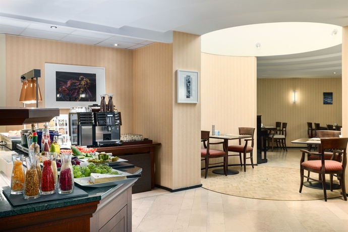 Imagen del bar/restaurante del Hotel NH Gent Sint Pieters. Foto 3