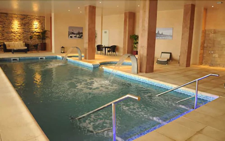 Imagen de la piscina del Hotel NH Gran Hotel Provincial. Foto 15