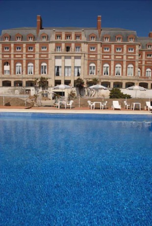 Imagen de la piscina del Hotel NH Gran Hotel Provincial. Foto 17