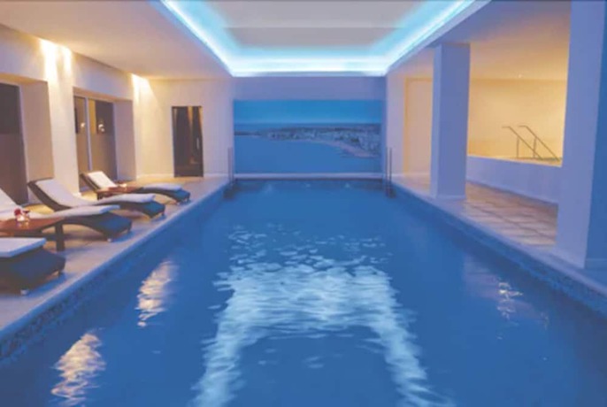 Imagen de la piscina del Hotel NH Gran Hotel Provincial. Foto 19