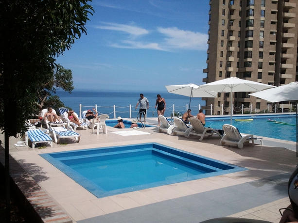Imagen de la piscina del Hotel NH Iquique Costa. Foto 9