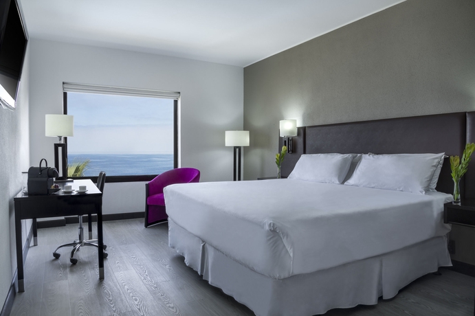 Imagen de la habitación del Hotel NH Iquique Costa. Foto 7