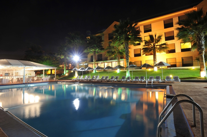 Imagen de la piscina del Hotel NH Iquique Costa. Foto 10