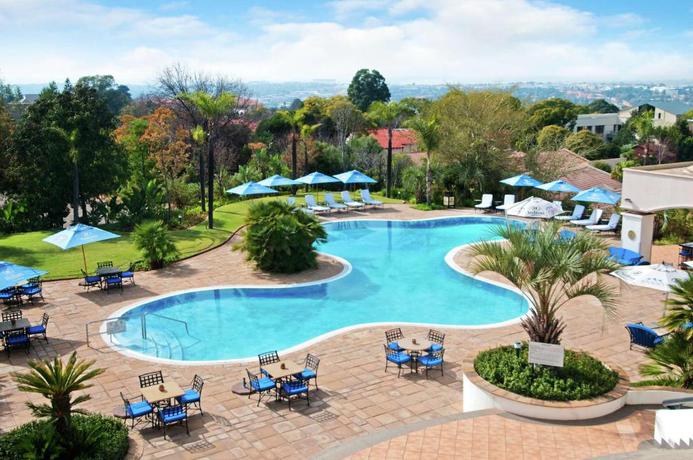 Imagen de la piscina del Hotel NH Johannesburg Sandton. Foto 17