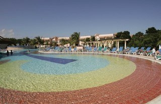 Imagen de la piscina del Hotel NH Krystal Laguna Villas & Resort All Inclusive. Foto 9