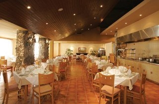 Imagen del bar/restaurante del Hotel NH Krystal Laguna Villas & Resort All Inclusive. Foto 5