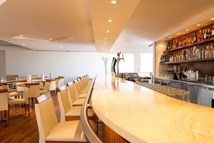 Imagen del bar/restaurante del Hotel NH Lagos Algarve Resort. Foto 5