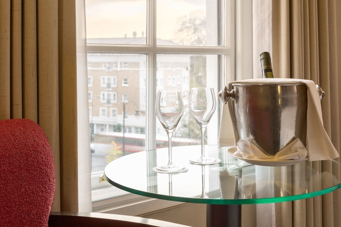 Imagen de la habitación del Hotel NH London Kensington. Foto 7