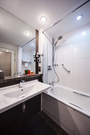 Imagen de la habitación del Hotel NH London Kensington. Foto 8