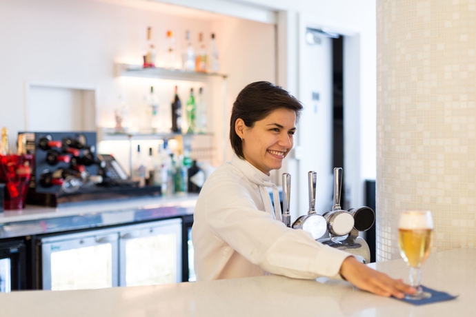 Imagen del bar/restaurante del Hotel NH London Kensington. Foto 3