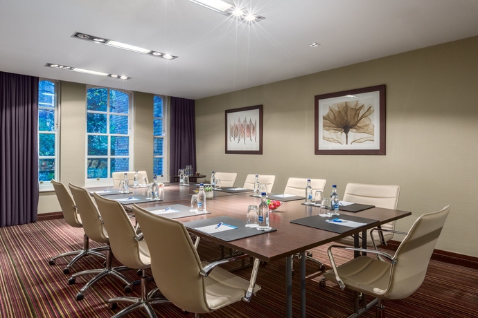 Imagen de los interiores del Hotel NH London Kensington. Foto 13