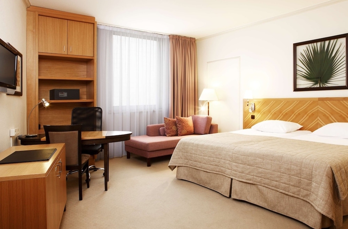 Imagen de la habitación del Hotel NH Luxembourg Airport. Foto 1
