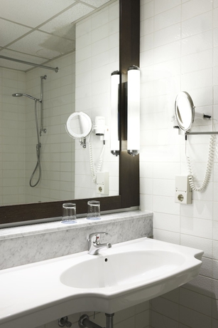 Imagen de la habitación del Hotel NH Luxembourg Airport. Foto 3