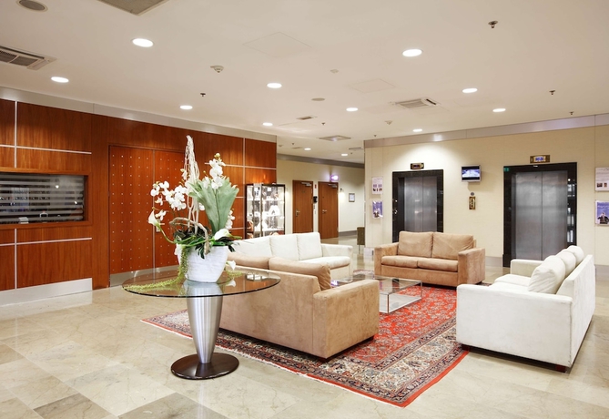 Imagen de los interiores del Hotel NH Luxembourg Airport. Foto 17