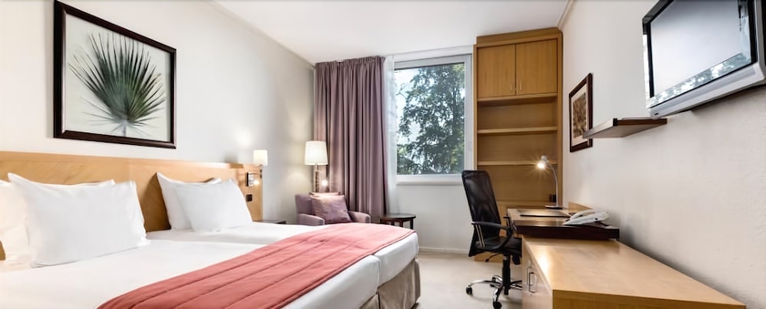 Imagen de la habitación del Hotel NH Luxembourg Airport. Foto 6