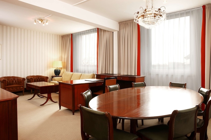Imagen de la habitación del Hotel NH Luxembourg Airport. Foto 8