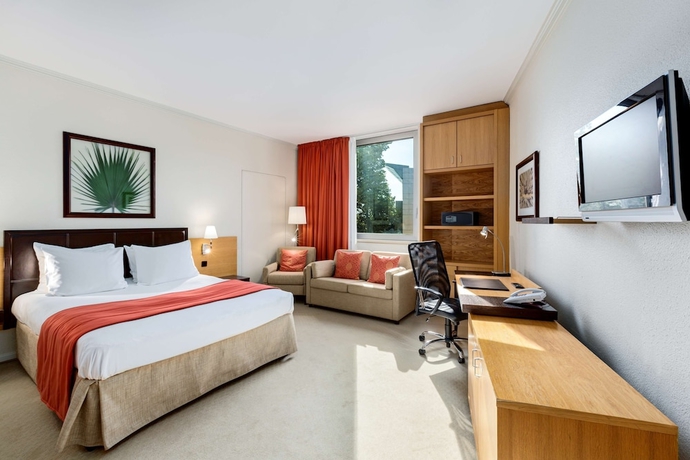 Imagen de la habitación del Hotel NH Luxembourg Airport. Foto 16