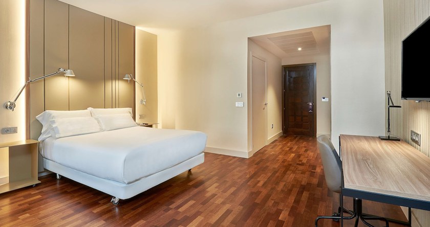 Imagen de la habitación del Hotel NH Luz Huelva. Foto 11