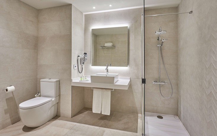 Imagen de la habitación del Hotel NH Luz Huelva. Foto 14