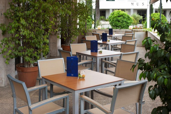 Imagen de los interiores del Hotel NH Luz Huelva. Foto 19