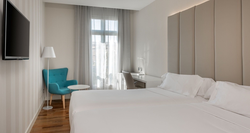 Imagen de la habitación del Hotel NH Madrid Nacional. Foto 11