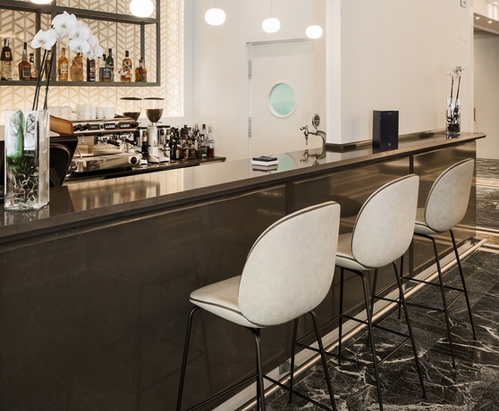 Imagen del bar/restaurante del Hotel NH Madrid Nacional. Foto 8